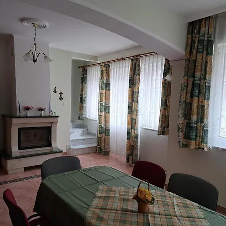Krisztina Vendeghaz Apartmanhotel *